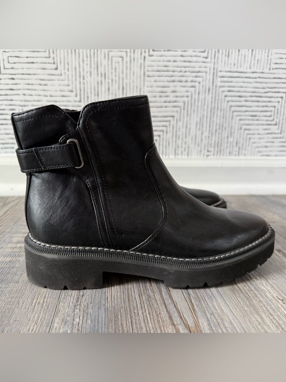 Naturalizer Rue Black Solid Ankle Bootie Round Toe Buckle Zip 6.5M